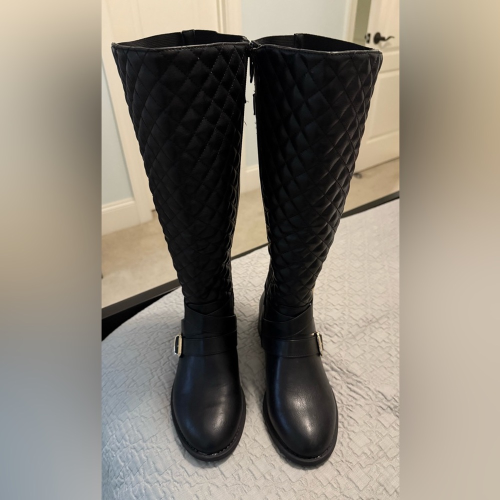 *NEW* Torrid Black Knee-High Boots